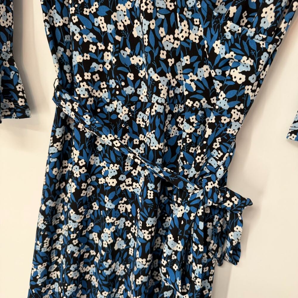 Leota Faux Wrap Dress Womens M Blue White Floral Stretch 3/4 Bell Sleeves - Picture 4 of 6